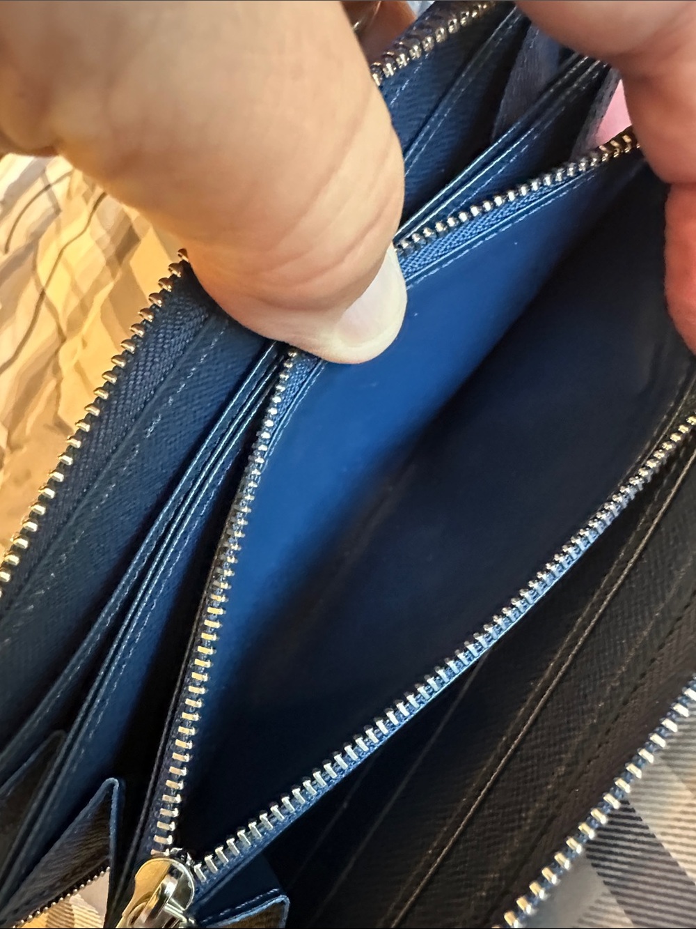 NICE! #475 LOUIS VUTTON Navy Epi Zip-Around Wallet, Authentic 8โ - Picture 10 of 14